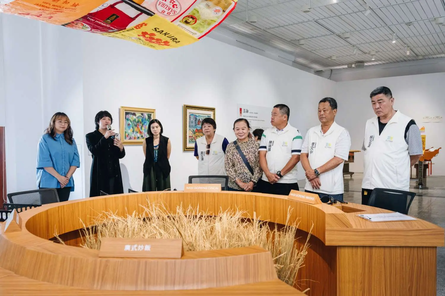 策展人黃力文導覽。新竹市政府提供