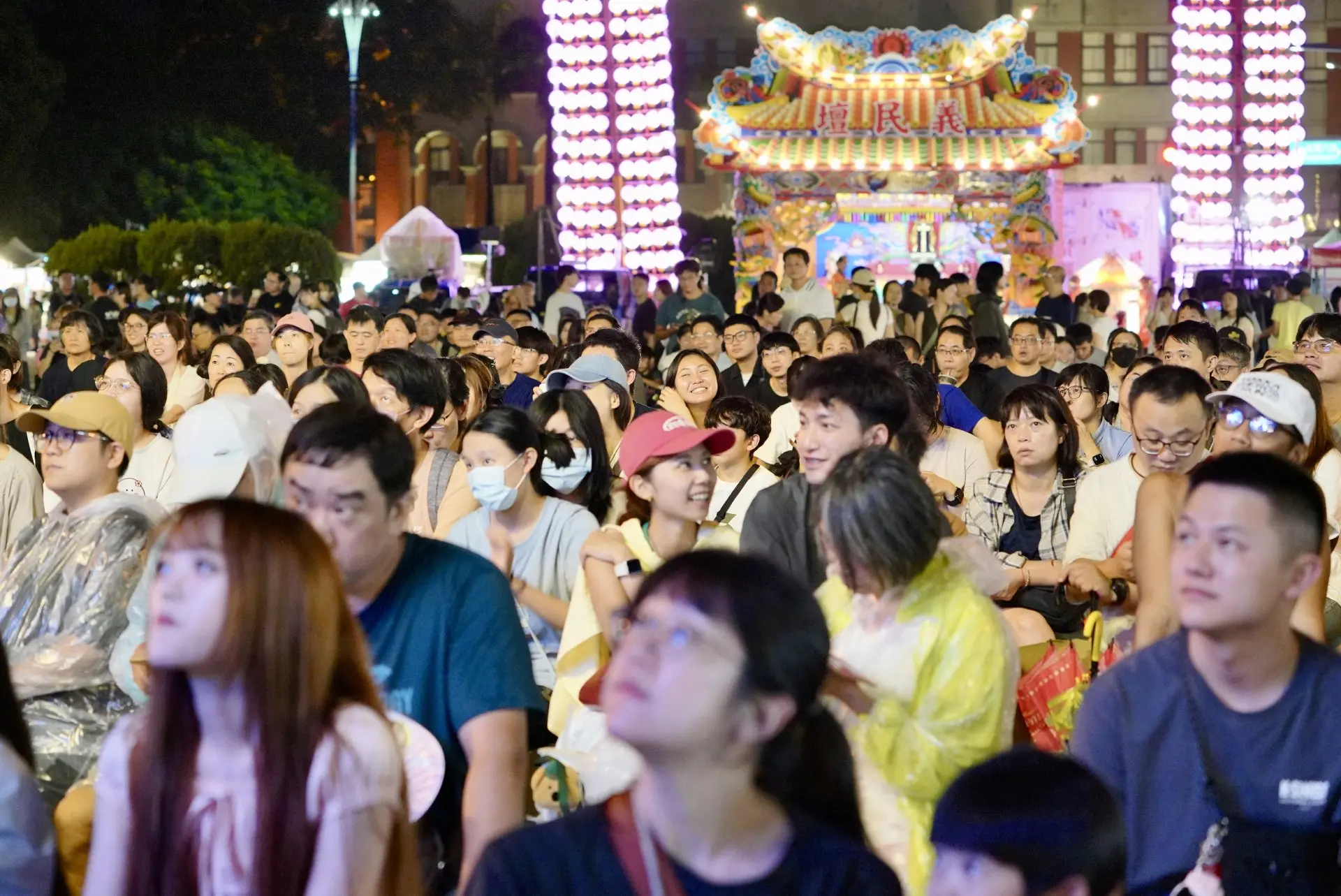 演唱會現場擺滿了各種客家的元素，讓到場者感受濃郁的客家氛圍。莊勝鴻攝