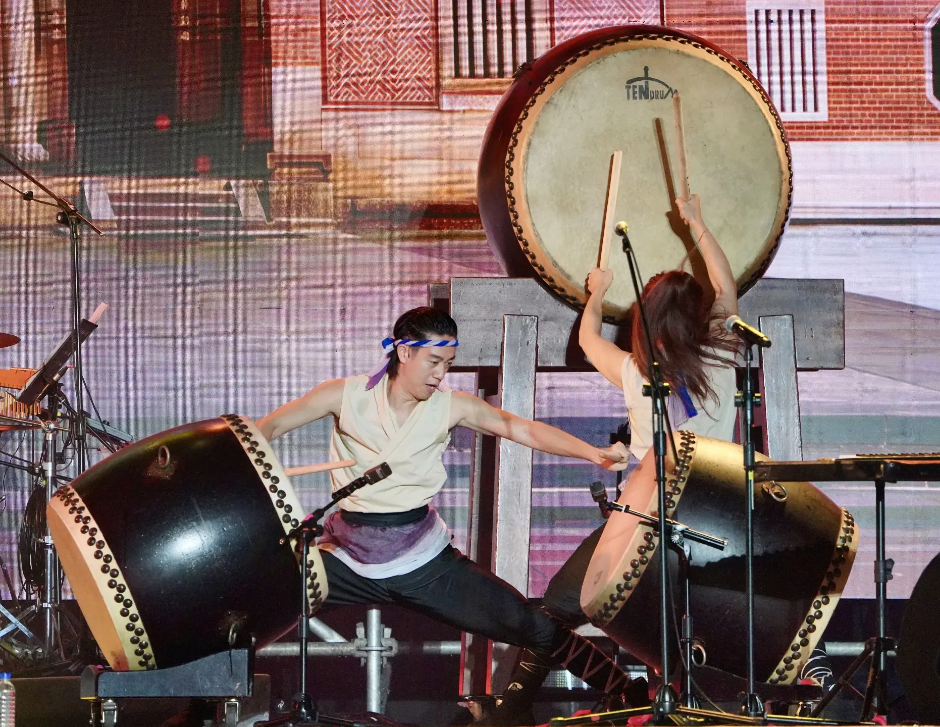 十鼓擊樂團演出充滿力與美。莊勝鴻攝