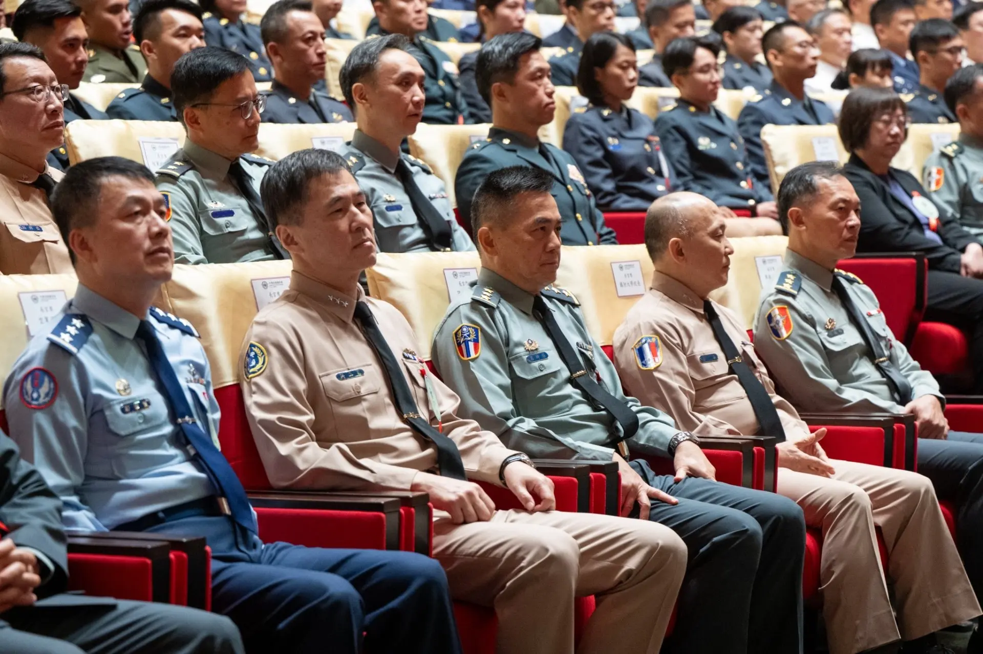 「軍人節暨全民國防教育日表揚活動」今天登場，總統賴清德向獲獎國軍及推動全民國防工作的夥伴表達肯定。總統府提供