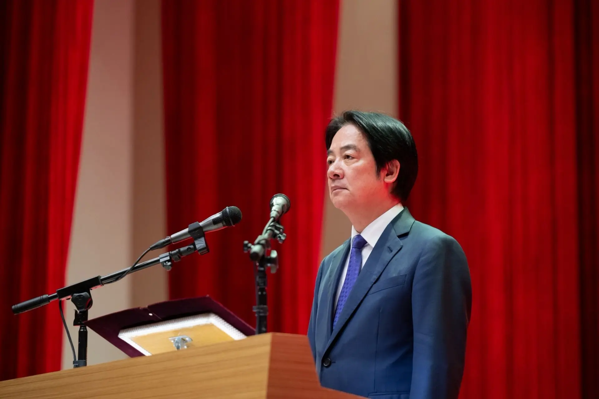 總統賴清德今天主持「軍人節暨全民國防教育日表揚活動」，表揚國軍楷模及全民國防教育、敬軍活動等優秀夥伴。總統府提供