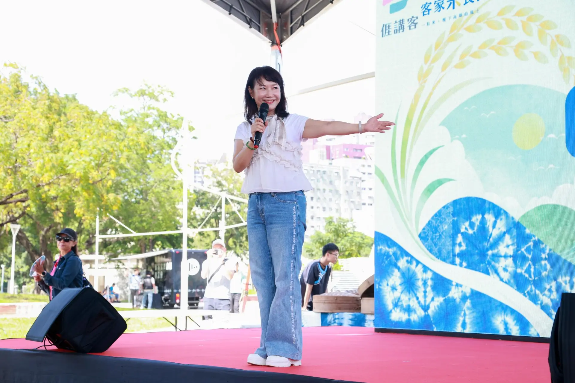 高雄市客家委員會主委楊瑞霞表示,米食節不只要讓大家品嚐客庄好味道,更希望透過米食讀懂背後的客庄故事。高雄市客委會