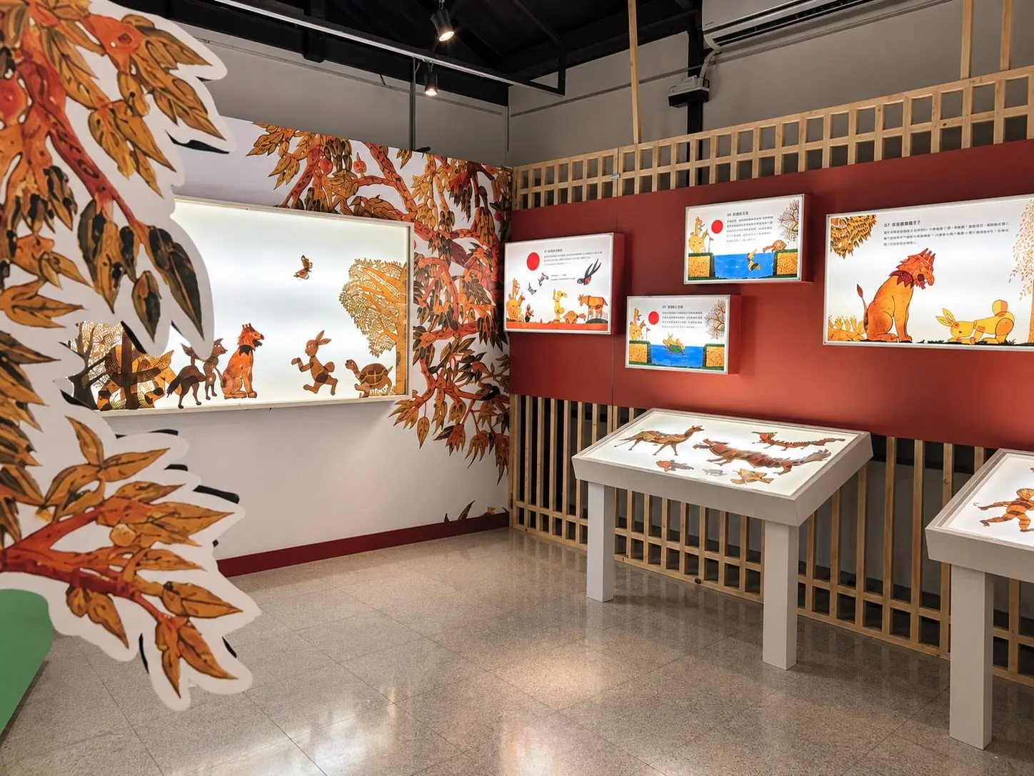 《影子說戲:陳處世紙影藝術的世界》特展,歡迎觀眾走入融合傳統與創新的紙影劇世界。屏東縣政府提供