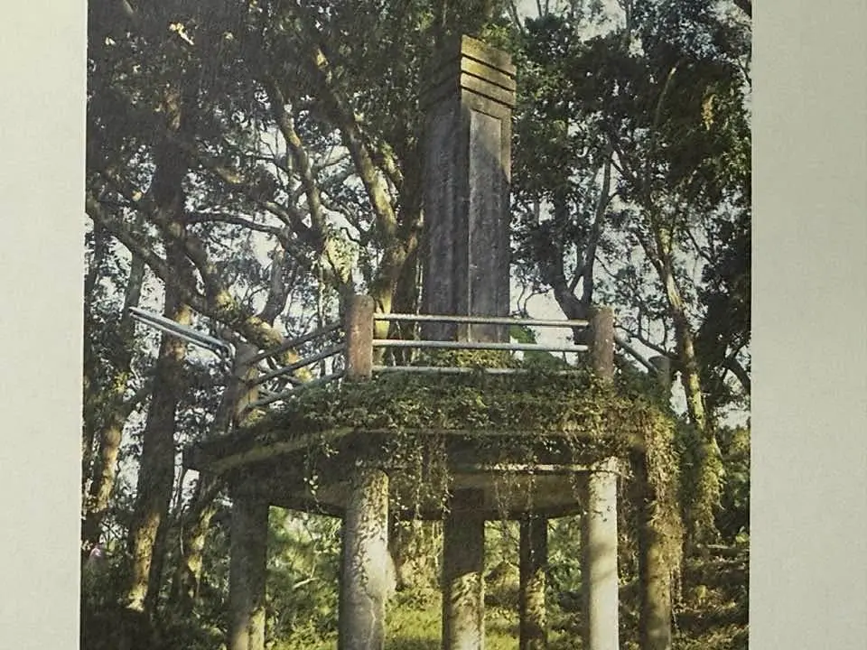 望月亭地標立柱是民國四十幾年間,由黃杰將軍所親筆所寫。陳權欣攝