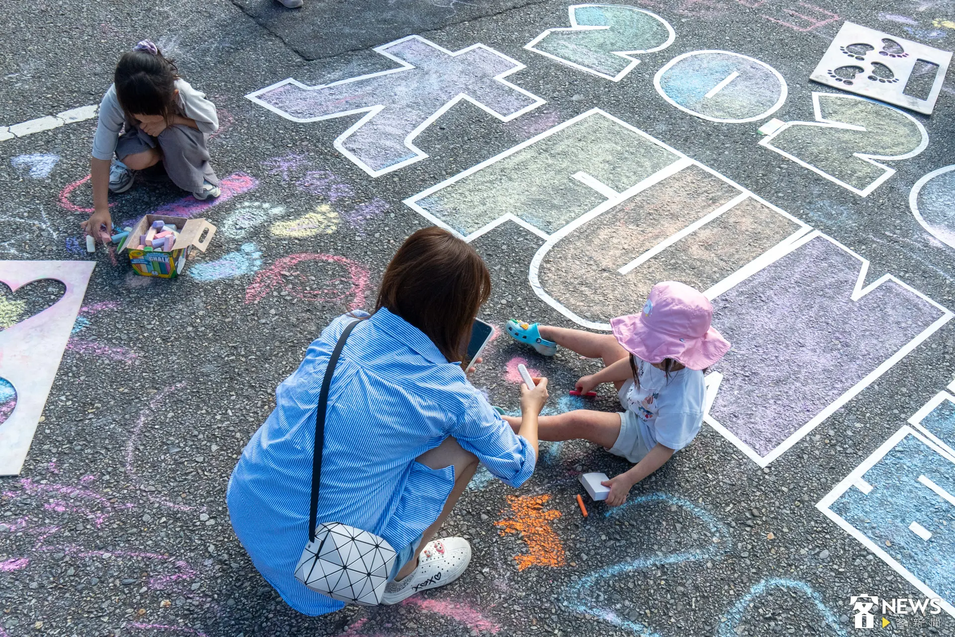 今天總統府及凱達格蘭大道變身小孩的週末遊樂園「大FUN凱道」，打造屬於孩子的二手市集、球類運動、書物導讀、戲水區及泡泡池等基地。廖晟文攝
