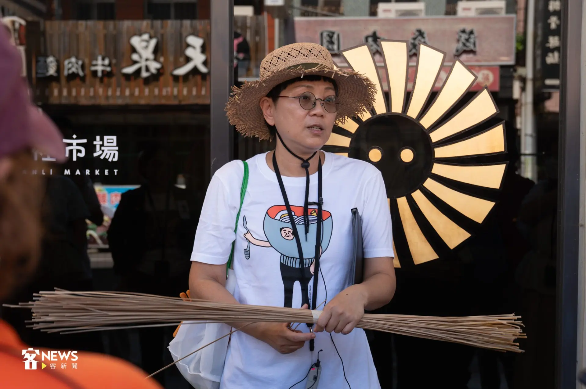 都市酵母團隊介紹藺草產業歷史與故事。李宥妍攝