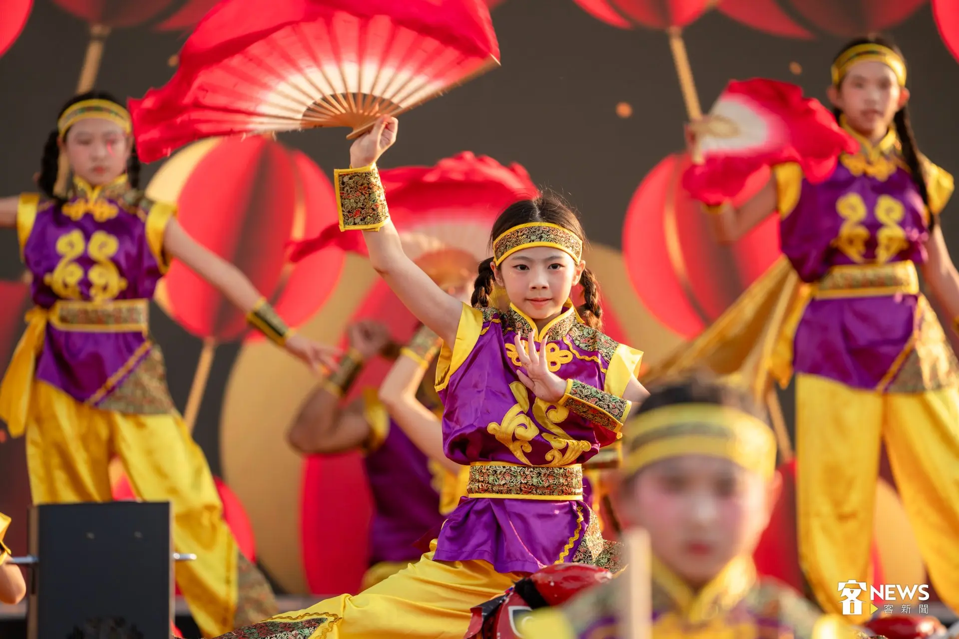 崙背國小武術與太鼓隊，以武術展現客庄少年的活力，傳承在地文化精神。洪藝晅攝