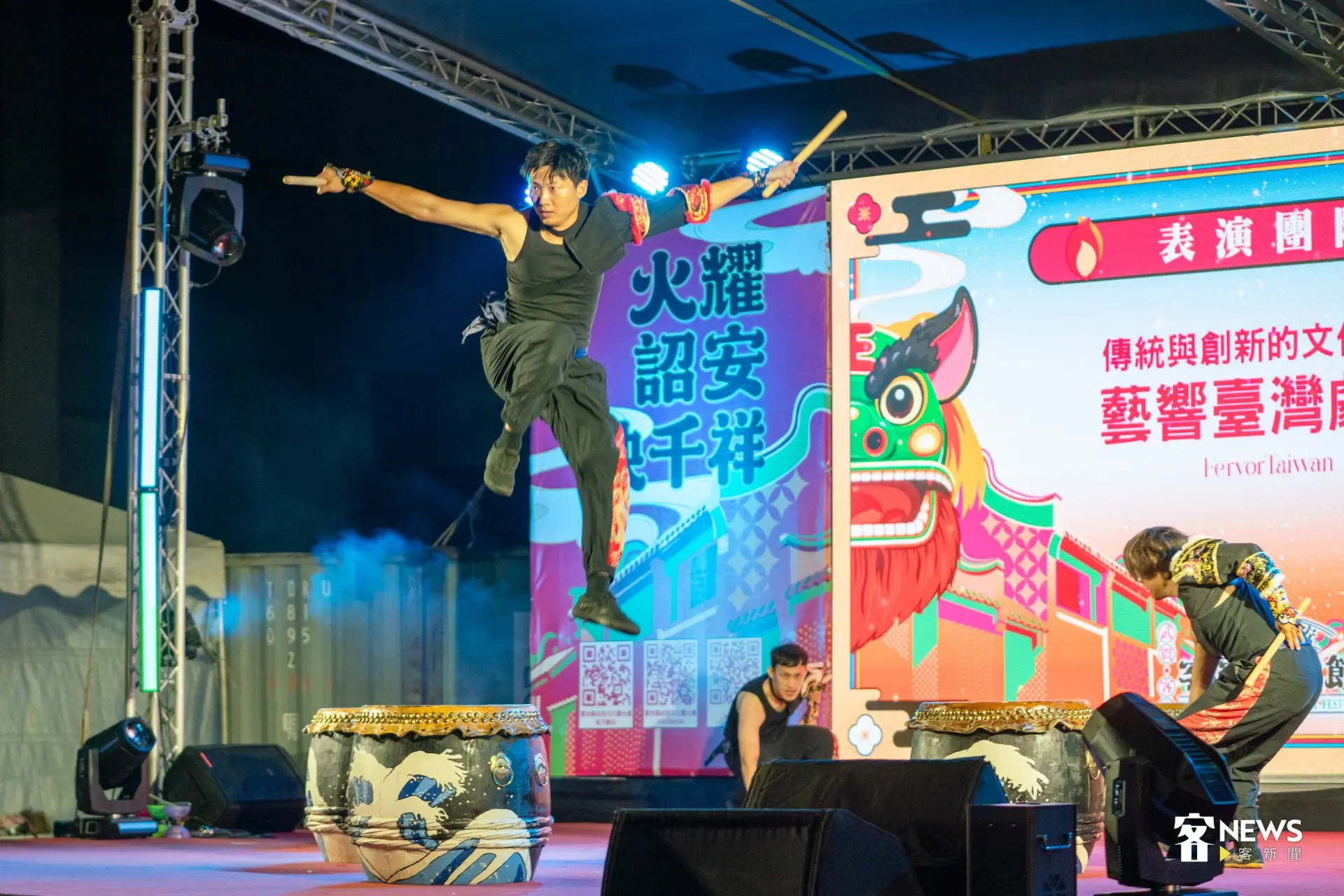 大軸登場的藝響台灣劇團、未央技藝團則帶來精湛的扯鈴、特技與火舞演出。洪藝晅攝