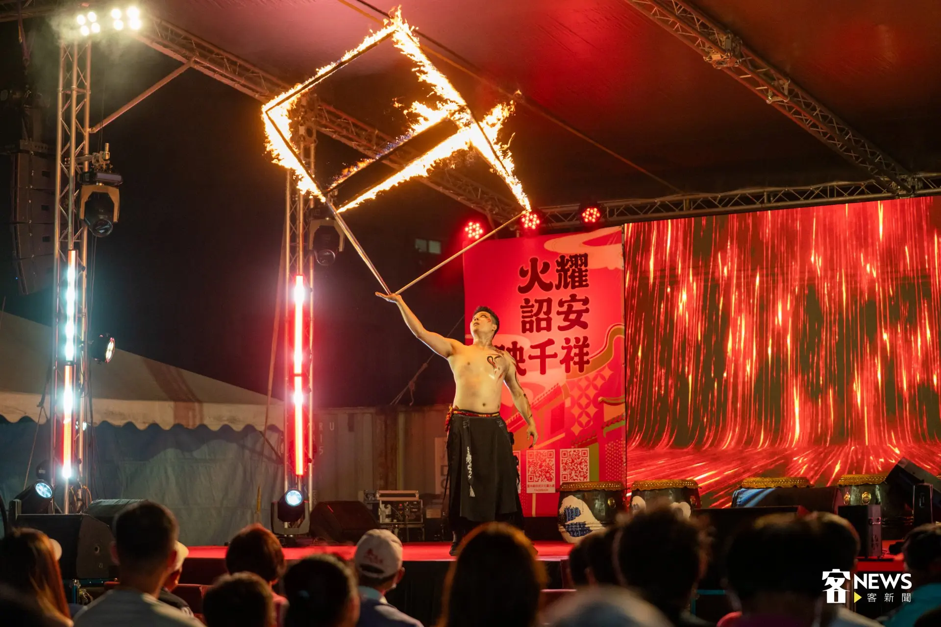 大軸登場的藝響台灣劇團、未央技藝團則帶來精湛的扯鈴、特技與火舞演出。洪藝晅攝