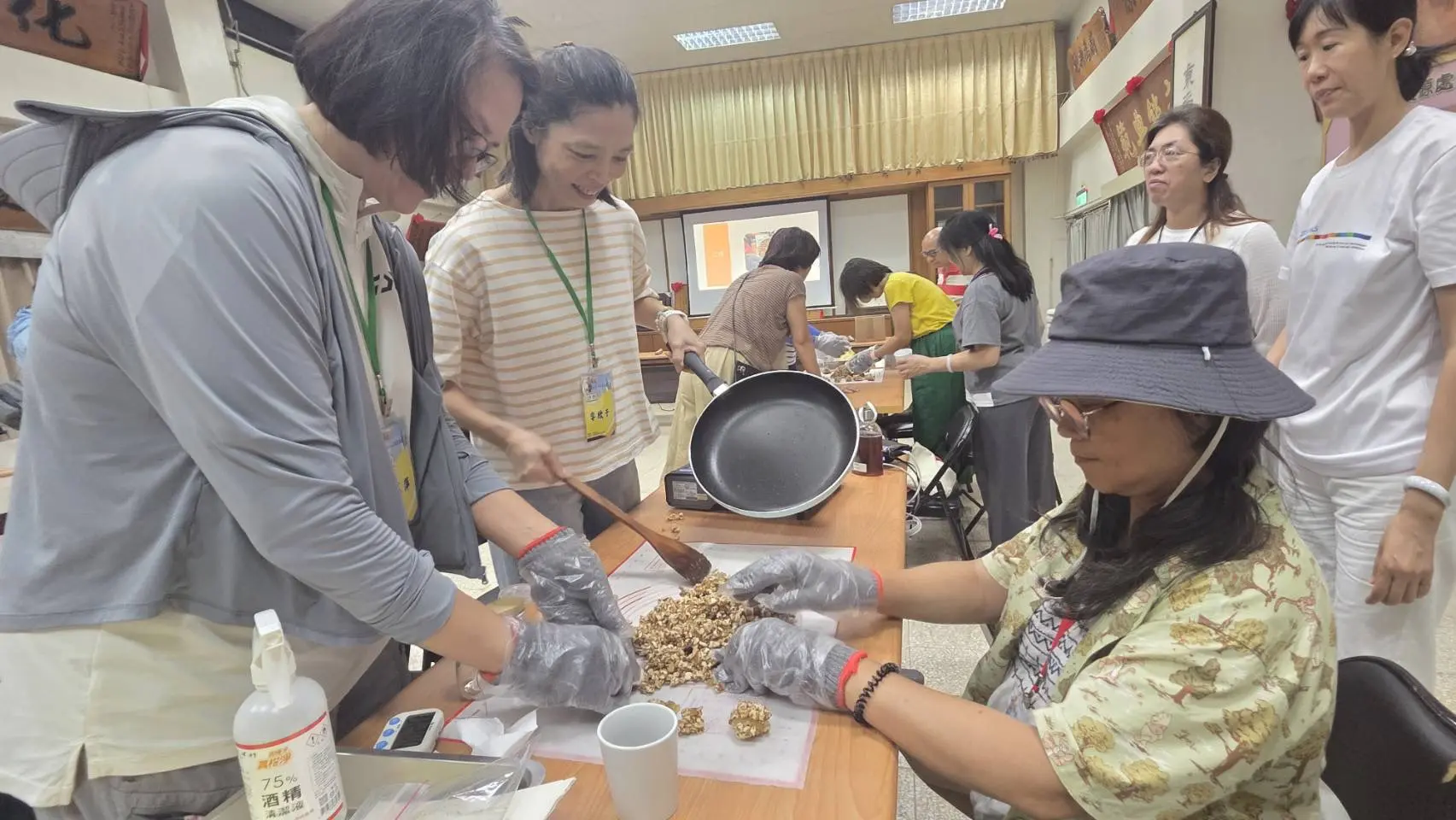 花蓮玉里東豐拾穗農場友善生態環境導覽與手作體驗。客委會提供