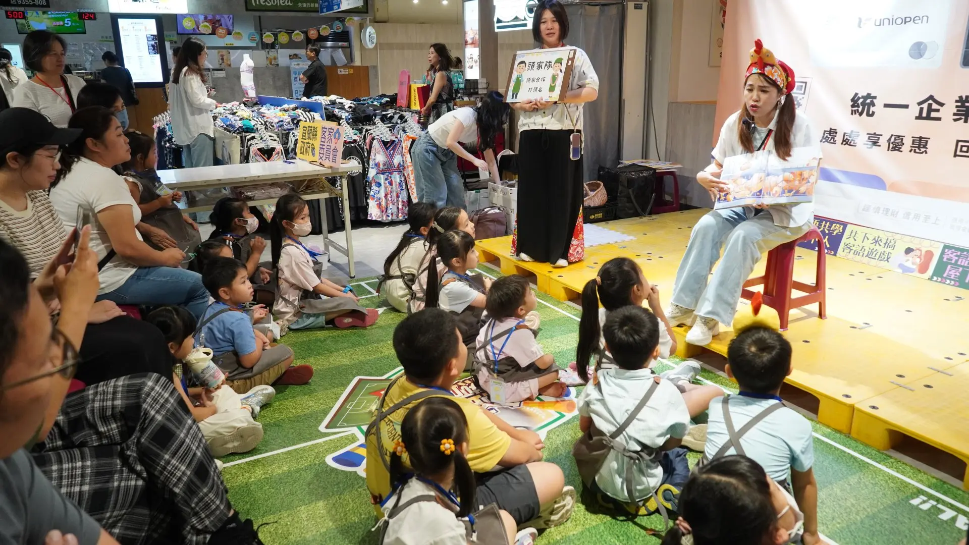 「細細店長」活動結合客語學習與職人體驗,讓親子在互動中認識生活客語。林鴻文攝