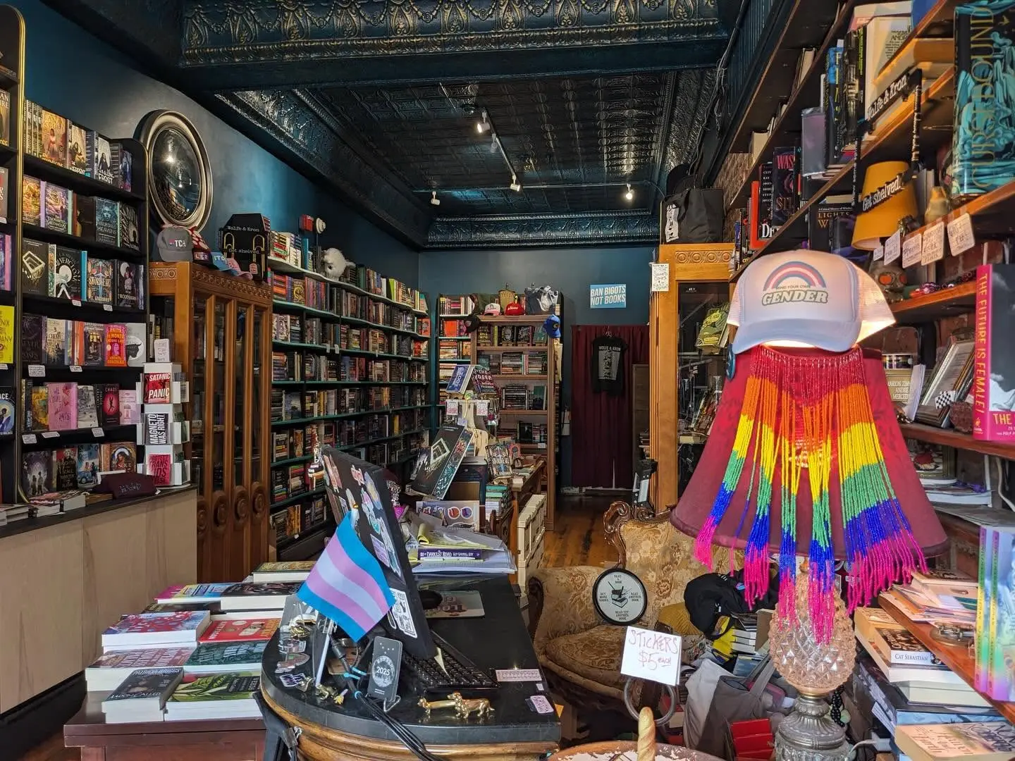 位在美國紐澤西州獨立書店wolfe and kron books。截圖自bookshop.org粉絲專頁