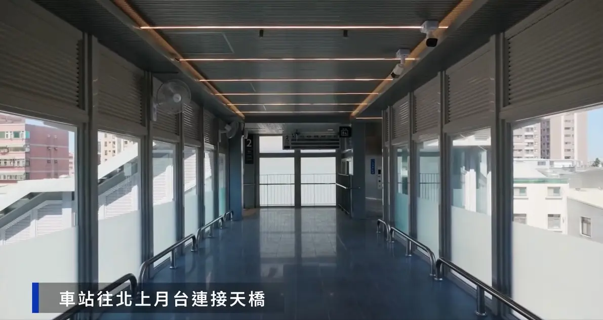 車站天橋。翻攝台鐵FB