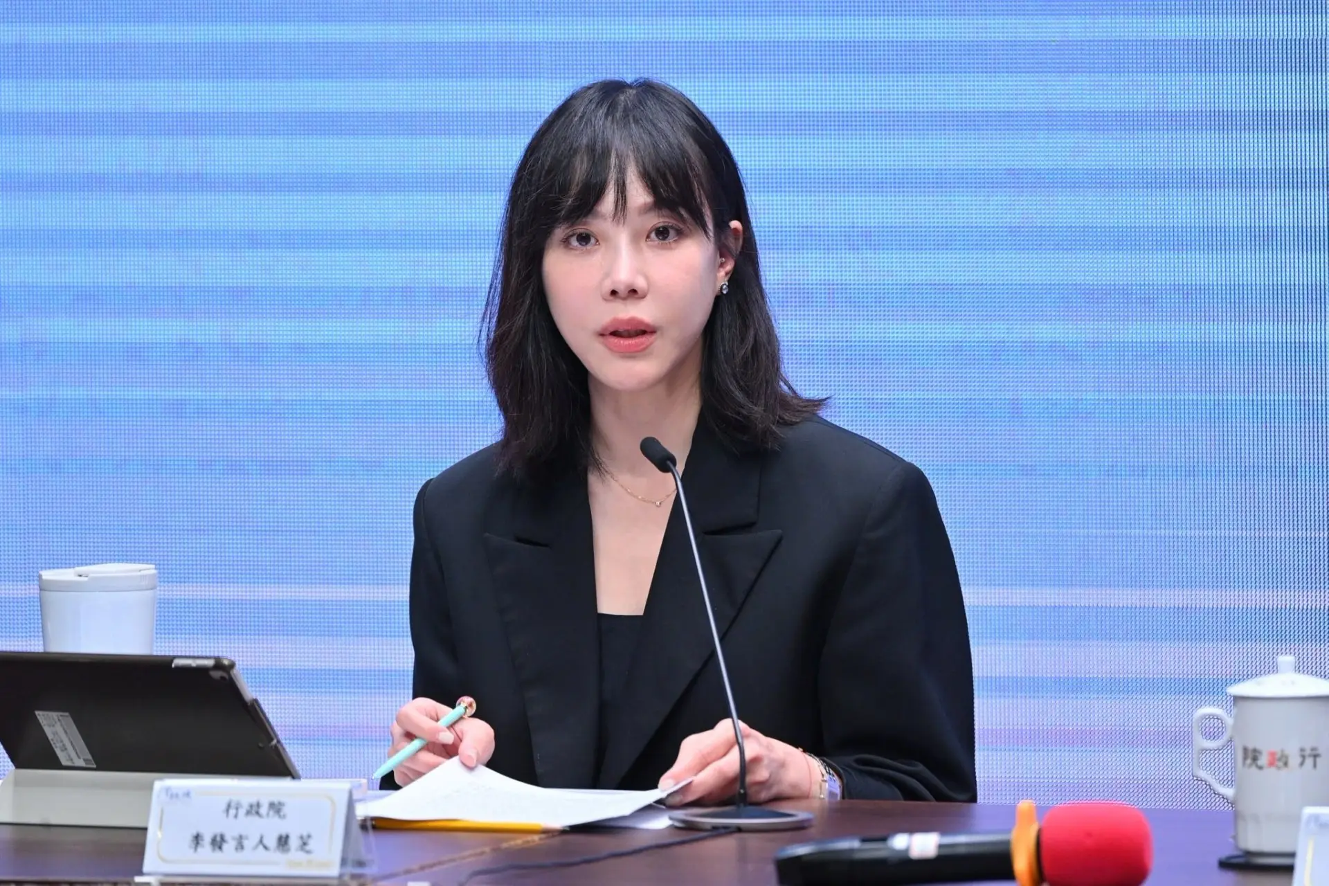 行政院發言人李慧芝表示,普發1萬元,是經過政府嚴格計算、合理的財政紀律規劃,並衡量國家財政能力,提出負責任、全面性的AI紅利全民共享。行政院提供