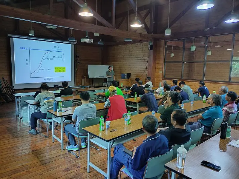 林保署嘉義分署9月29、30日舉辦槍枝使用講習及實彈演練，以提升同仁及委託之鄒族獵人相關能力，幫助移除外來入侵種。嘉義分署提供