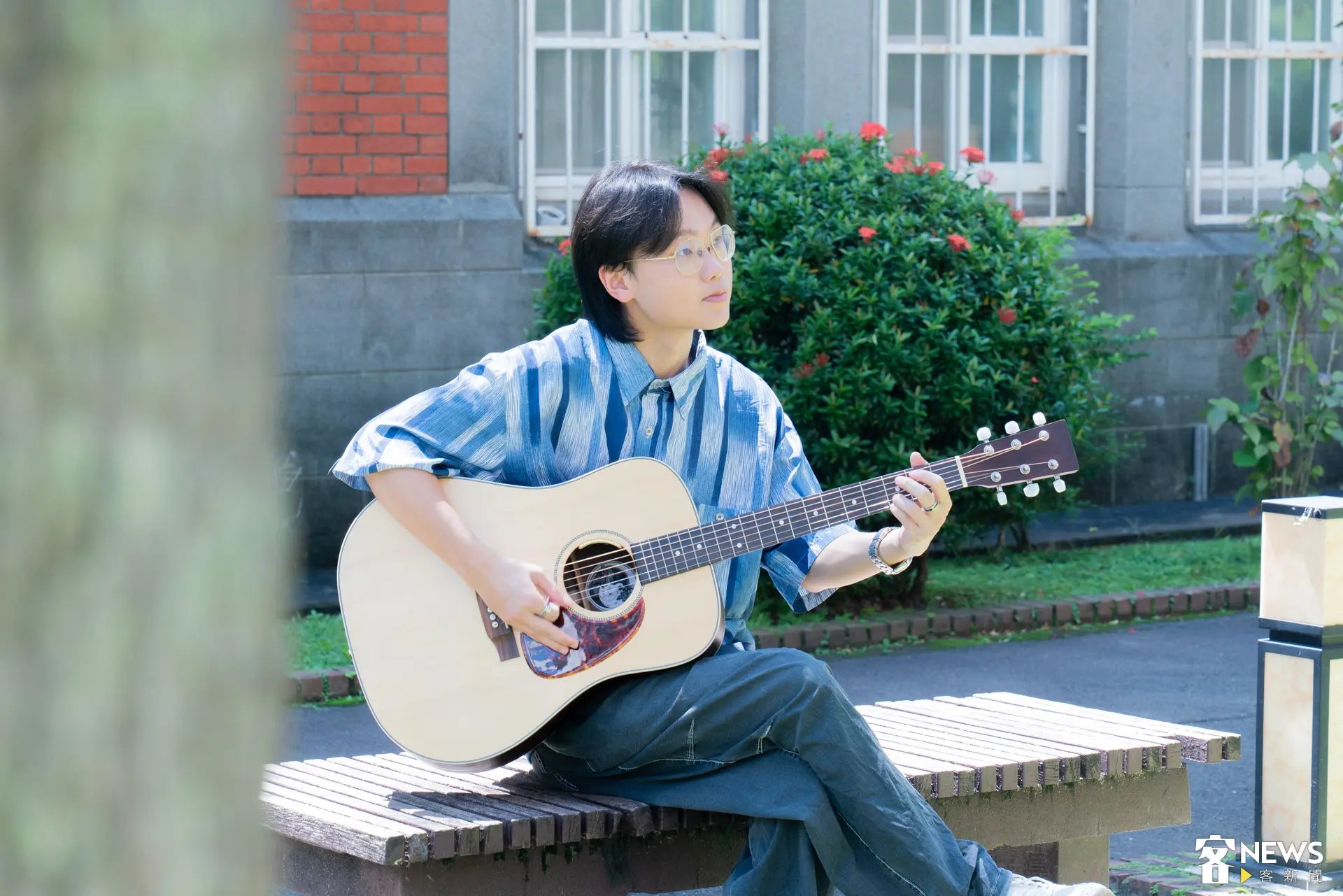 江晟榮近年持續投入客語創作,希望讓客語不只是被聽見,也能走進更多年輕人的生活。廖晟文攝