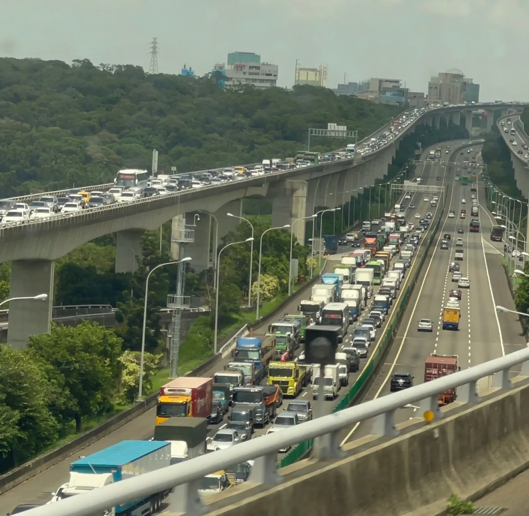 國慶連假前2日北市訂房率居冠　部分國道路段易塞