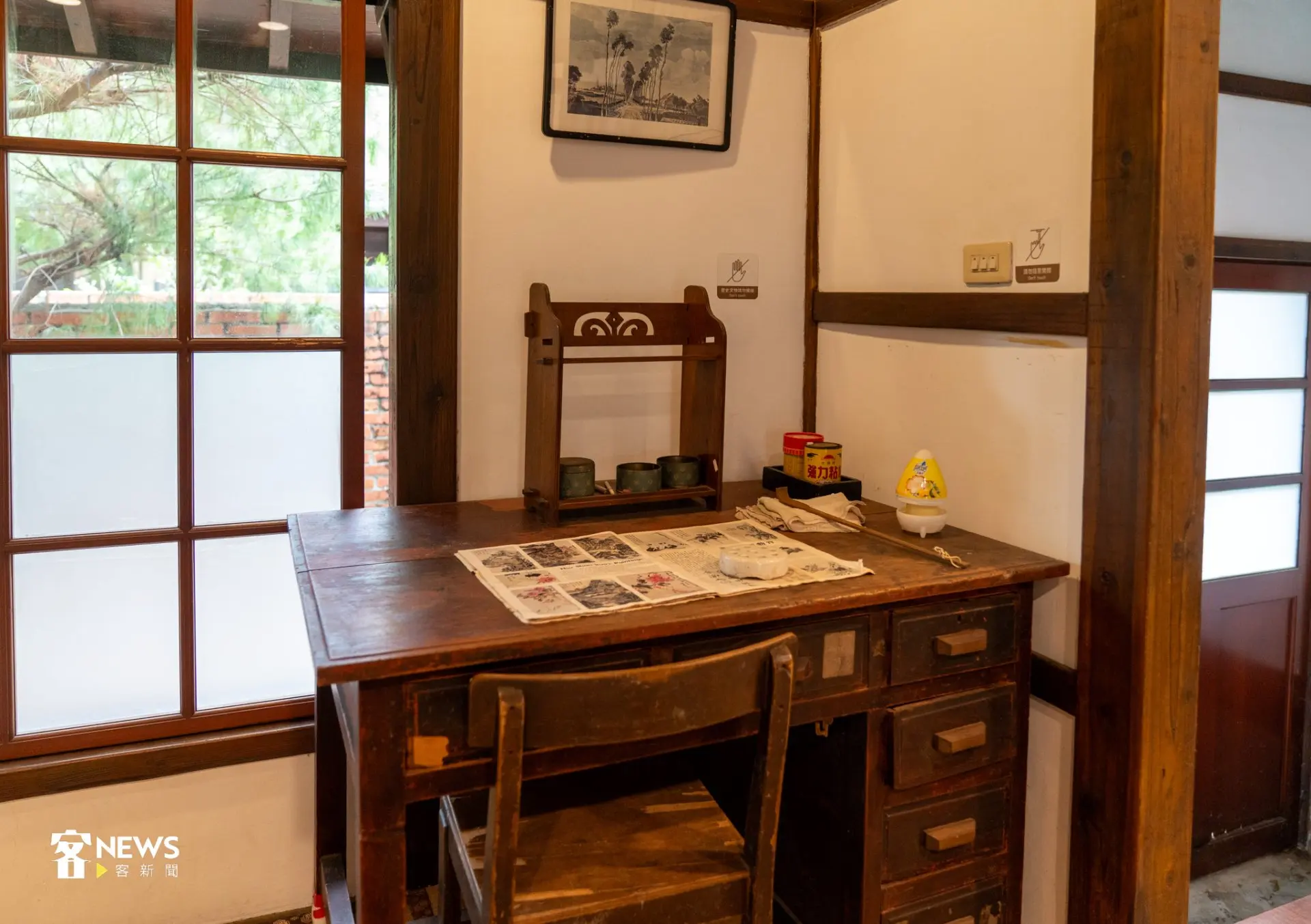 走入「故松居」是蕭如松早年的教職員住處，能見當年其使用過的器具、文物等用品。李宥妍攝