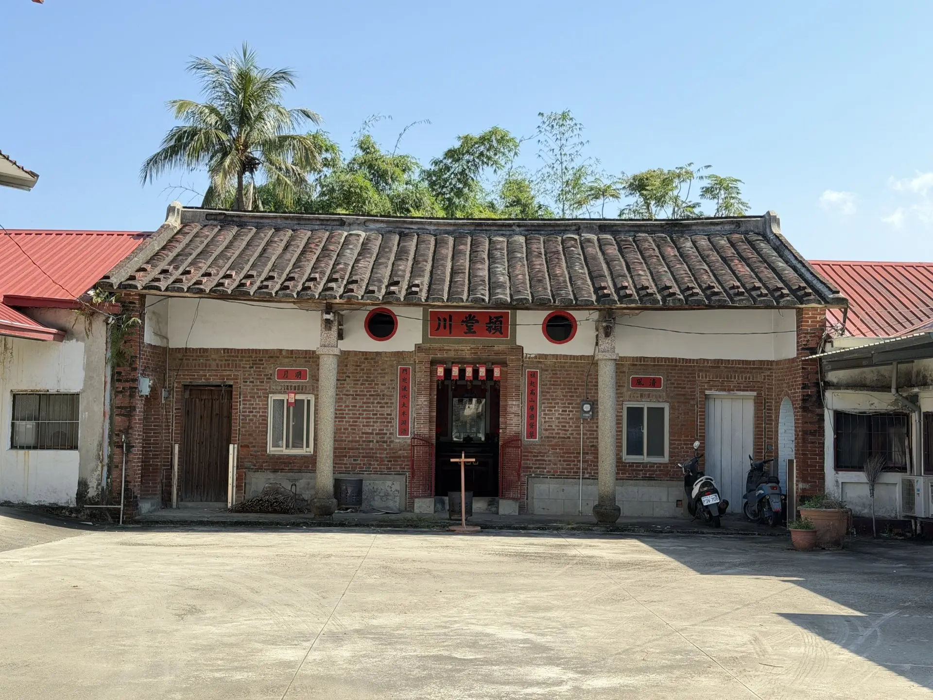 這座鍾屋夥房是雞油樹下最老的三合院。李慧宜攝
