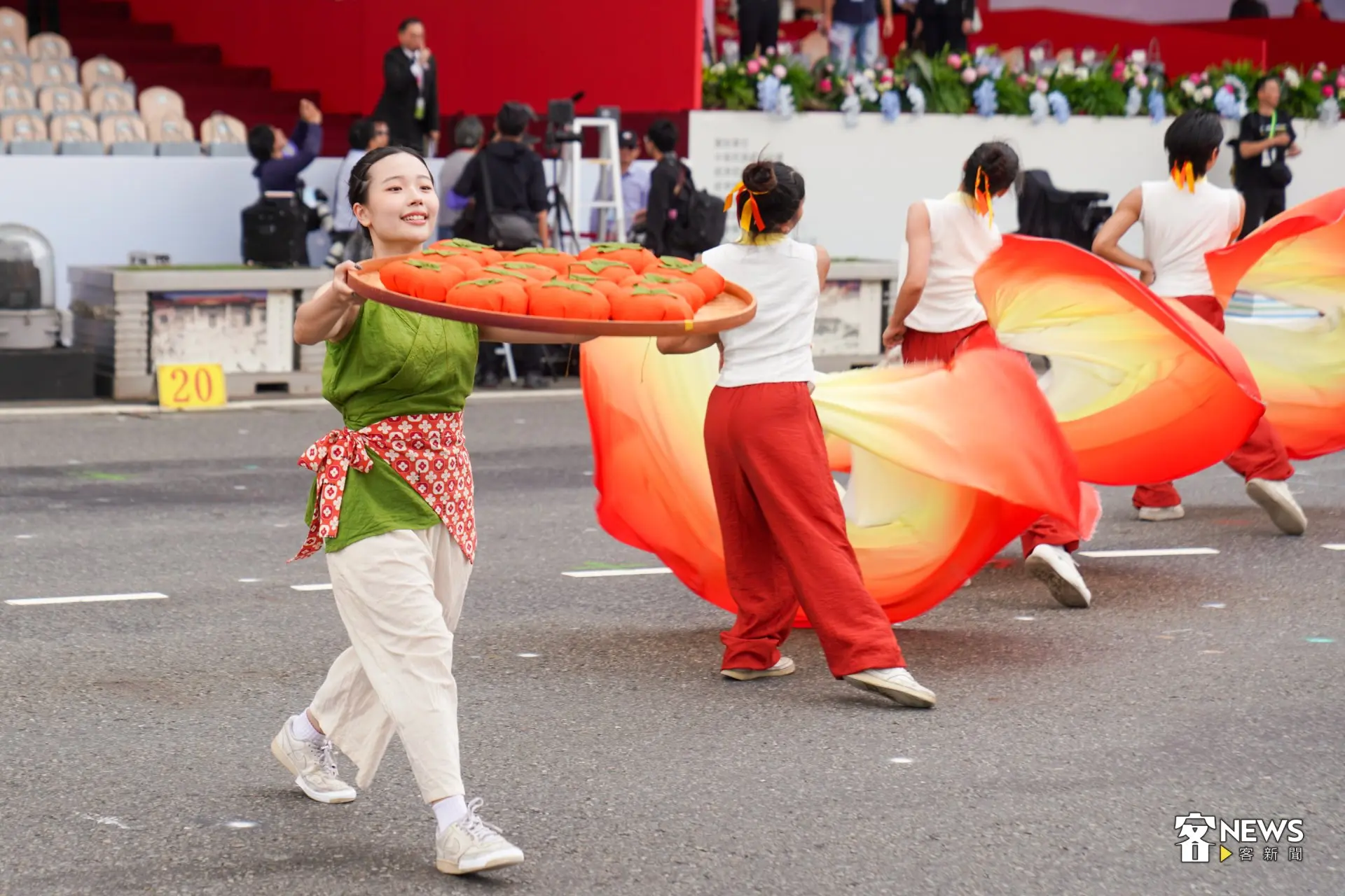 雙十國慶大典今登場，客家主題表演集結田屋北管八音團、竹頭背客家八音團，以及樹德家商、台灣戲曲學院、台灣藝術大學學生群跨世代共演。洪藝晅攝