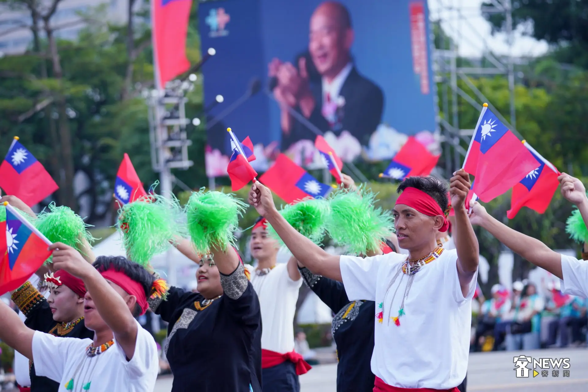 國慶暖場帶來原住民樂舞，由娜麓灣樂舞劇團與屏東原鄉部落青年會揭開序幕。洪藝晅攝