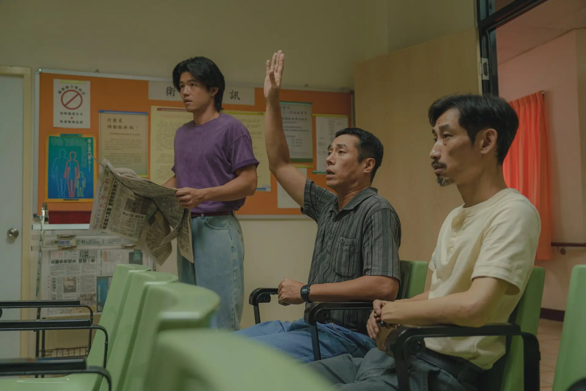 左起，演員張耀仁、莊凱勛、陳竹昇，圖為《都市開基祖》劇照。客家電視提供