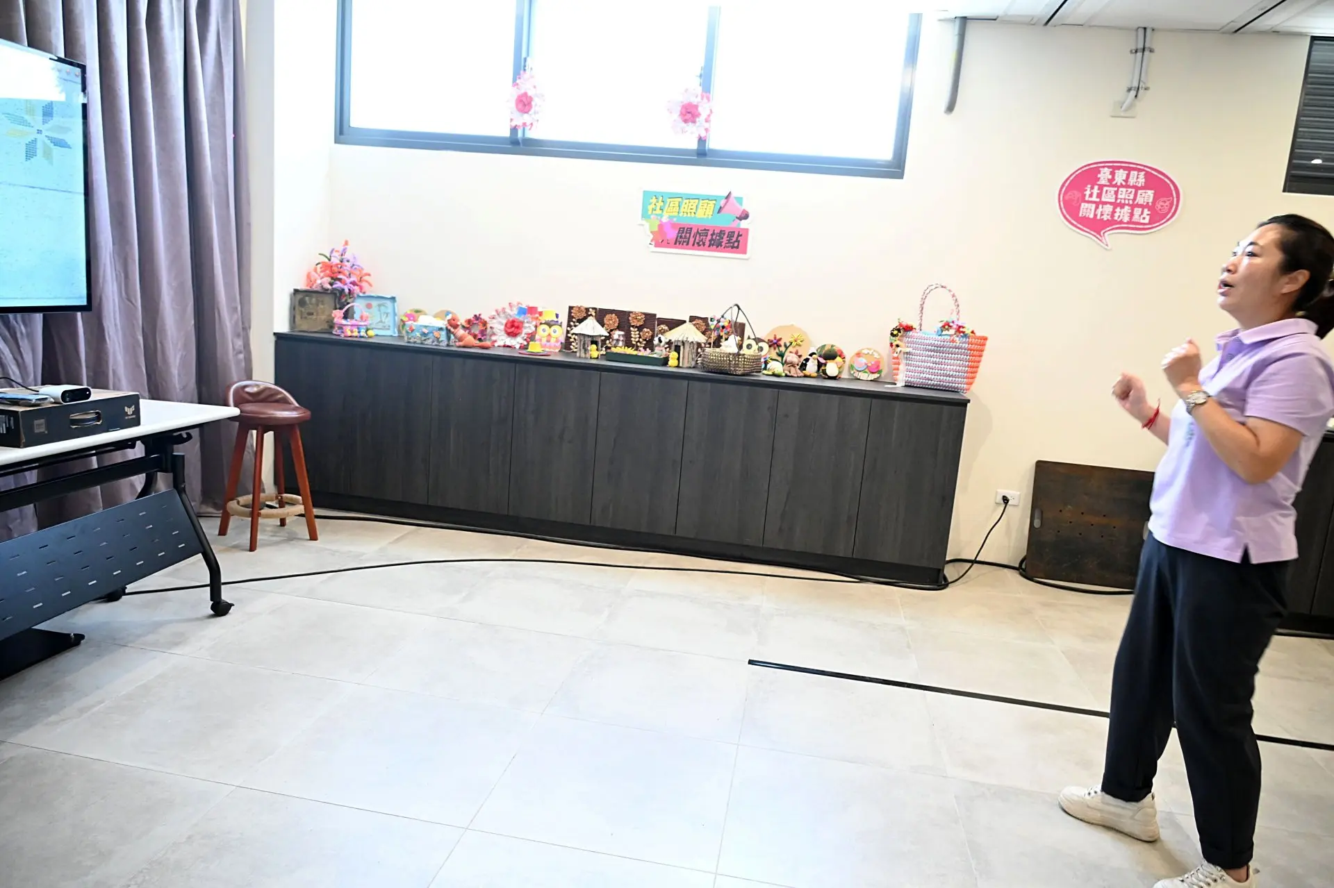 社區據點的健康關懷，導入 Switch體感遊戲輔助運動，增加長者參與的意願及樂趣。台東縣政府提供
