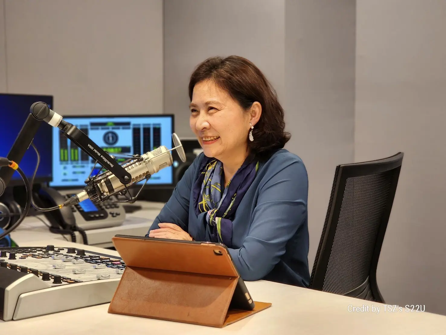 2009年一路走來的廣播路，張美鳳以口條清晰、語氣溫婉的聲線，除了陪伴很多聽眾朋友，也一如原初持續提攜有心廣播之路的後生。張美鳳提供
