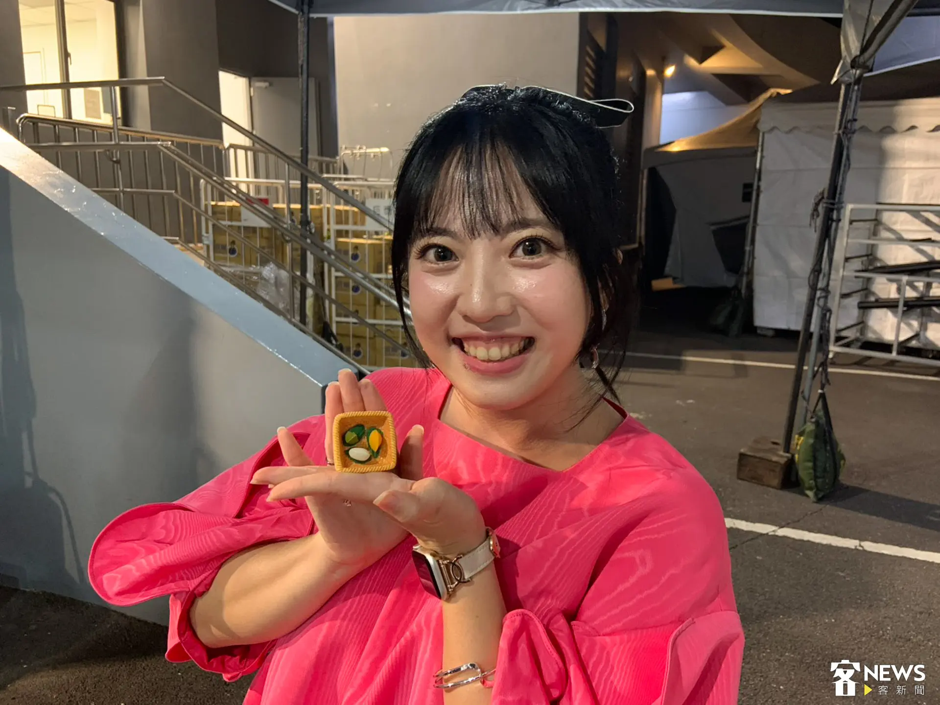 李穎珍笑說自己今晚的幸運小物是「菜包粄」,她說能用客語主持很幸福。蔡依璇攝