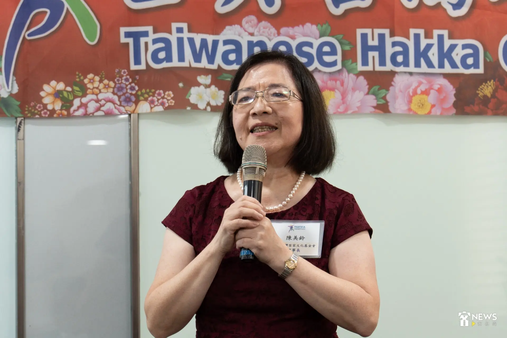 全美臺灣客家文化基金會理事長陳美鈴致詞，分享客家臺灣文化獎設立與推動的歷程。蔡依璇攝