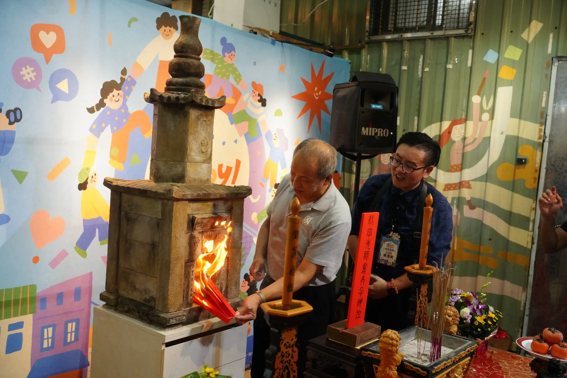 行動聖蹟亭在燒祝文儀式後正式啟用。菱潭街興創基地提供