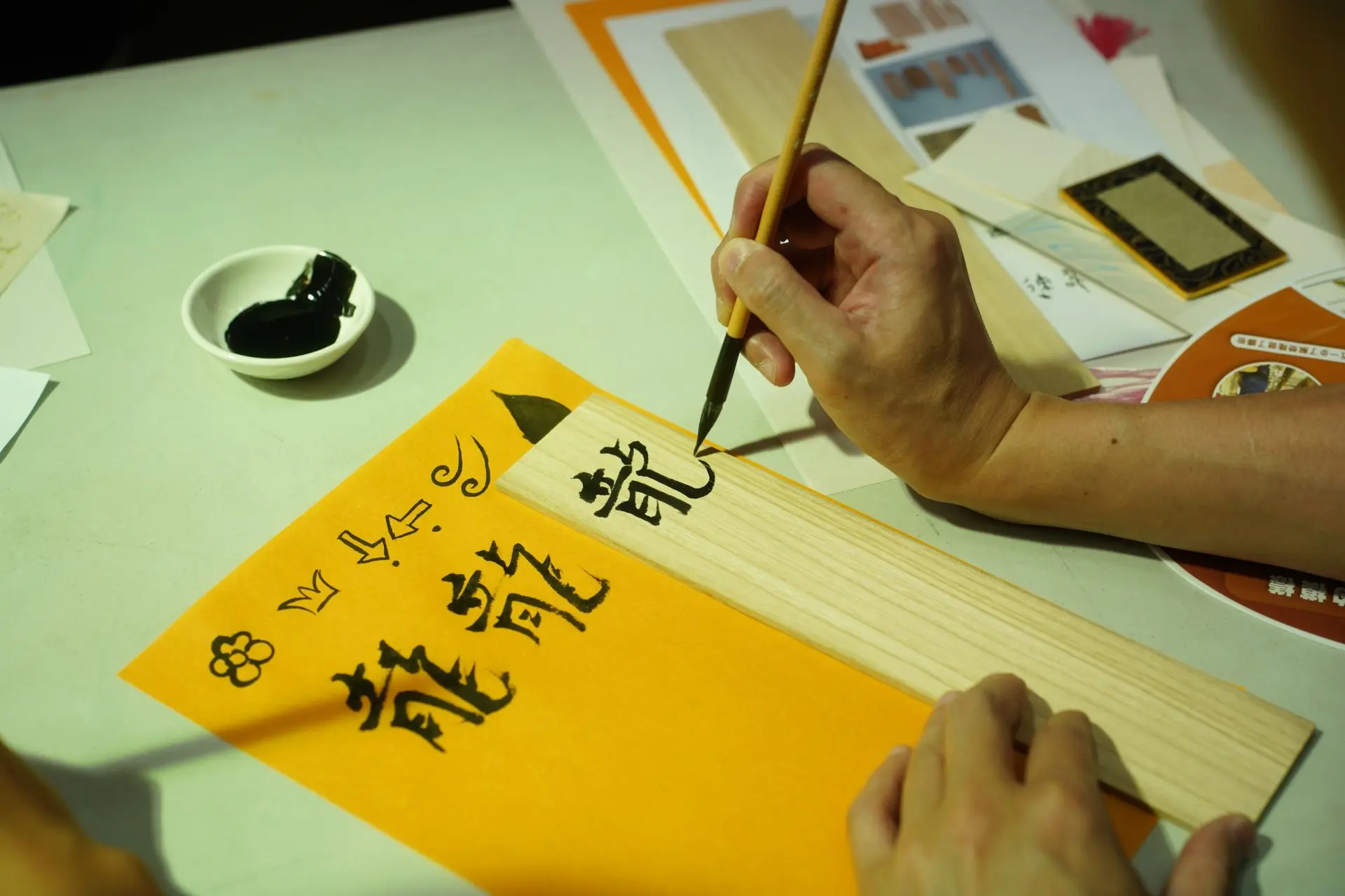 認識倉頡造字寫字紙體驗水聚工坊。菱潭街興創基地提供