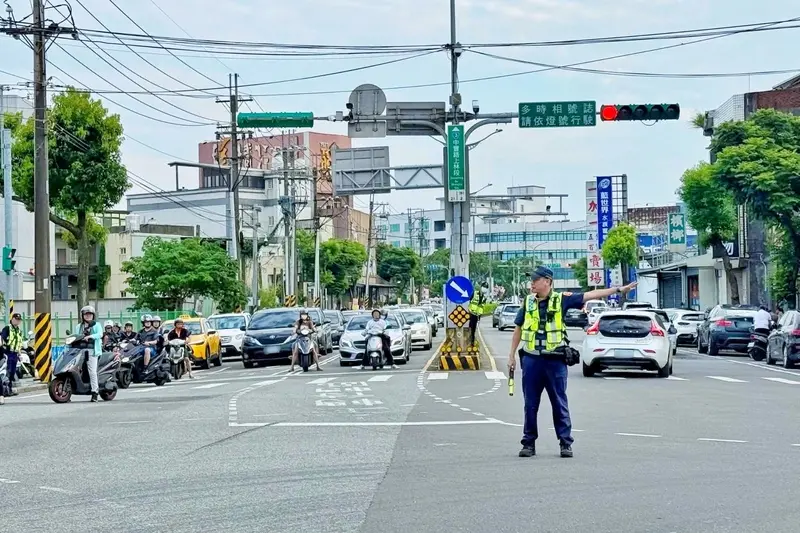 光復節連假將於24日至26日登場，桃園市警察局龍潭分局21日表示，已規劃交通疏導勤務，在重要路口部署警力。桃園市警局龍潭分局提供