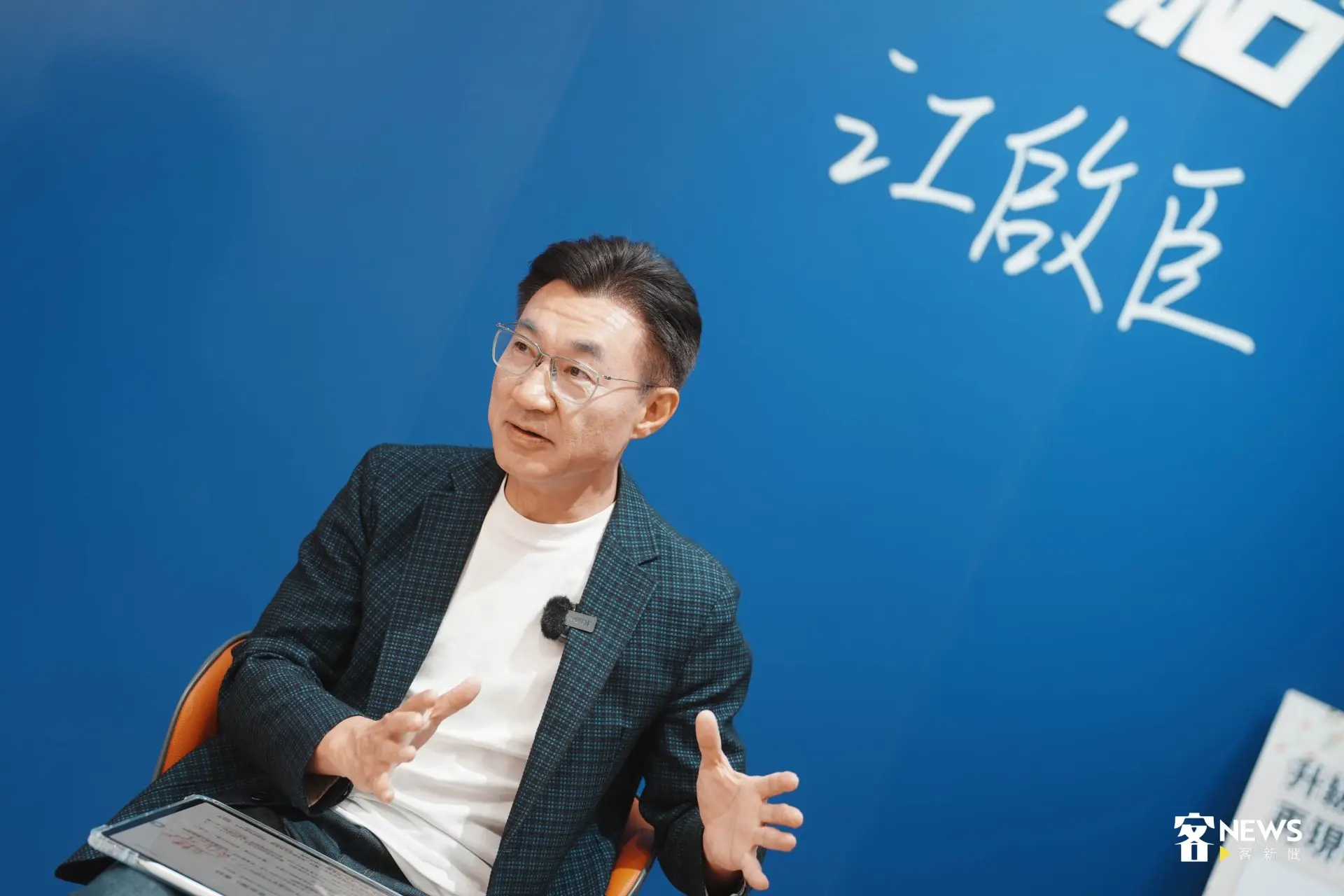國民黨籍台中市長候選人江啟臣接受《客新聞》專訪暢談客家政策，他透露自己也是客家人。范修語攝