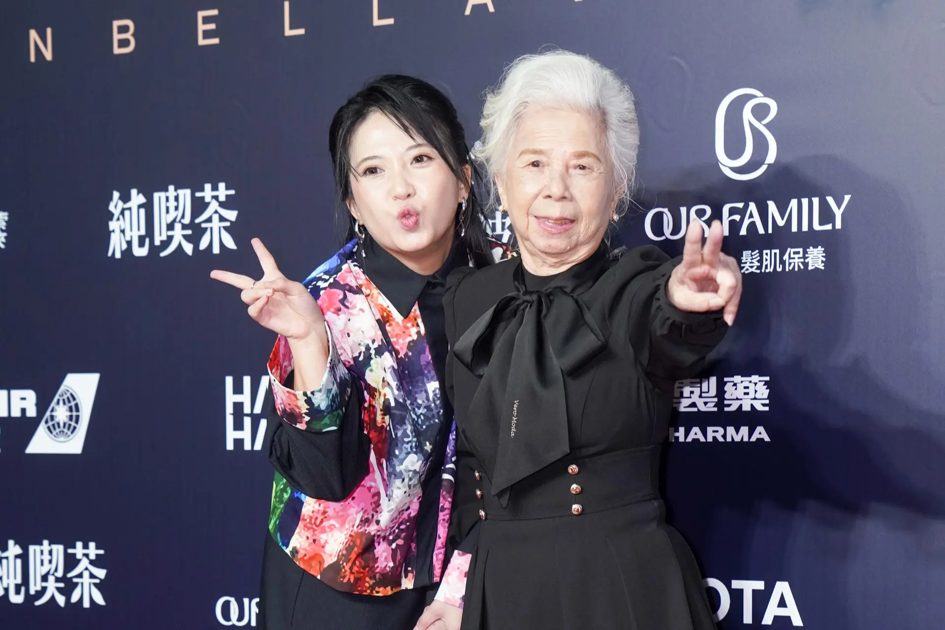 金鐘61／李穎珍攜90歲阿婆走紅毯　客語喊「我要得獎！」