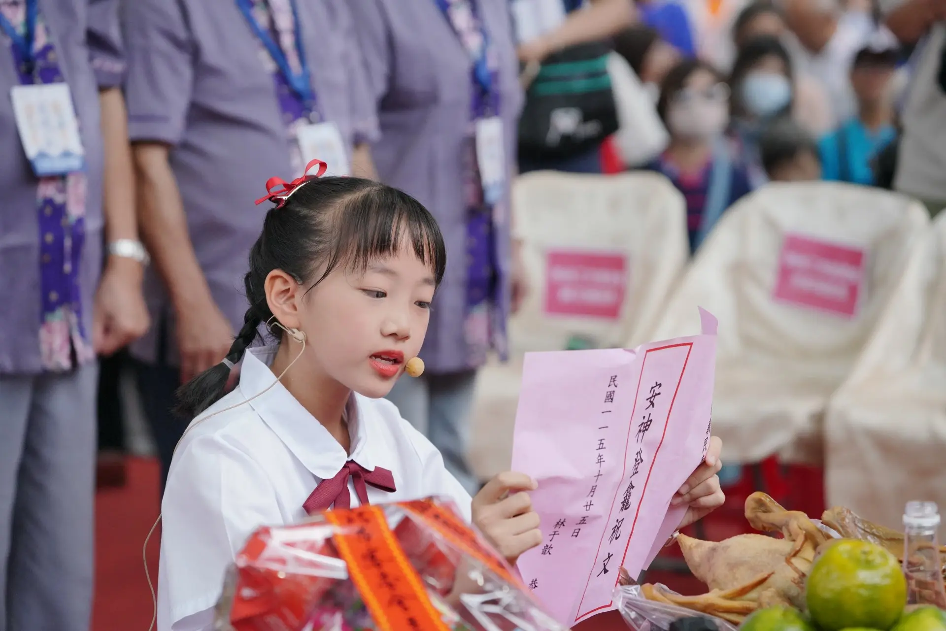 東門國小六年級學生林于歆，在台北市義民祭典擔任祝禱生。莊勝鴻攝