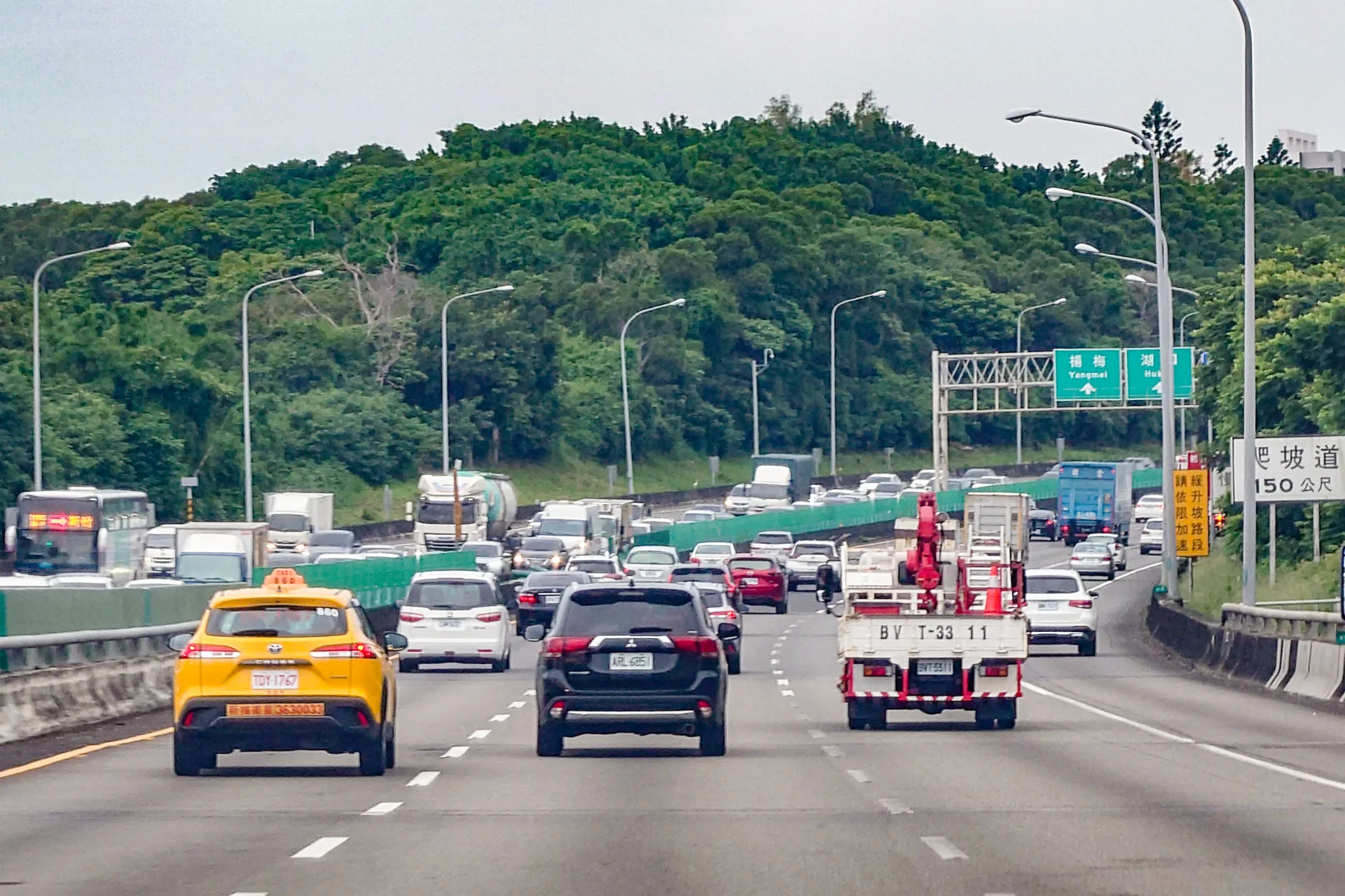 光復連假收假午後北返車潮湧現　國道11路段恐壅塞
