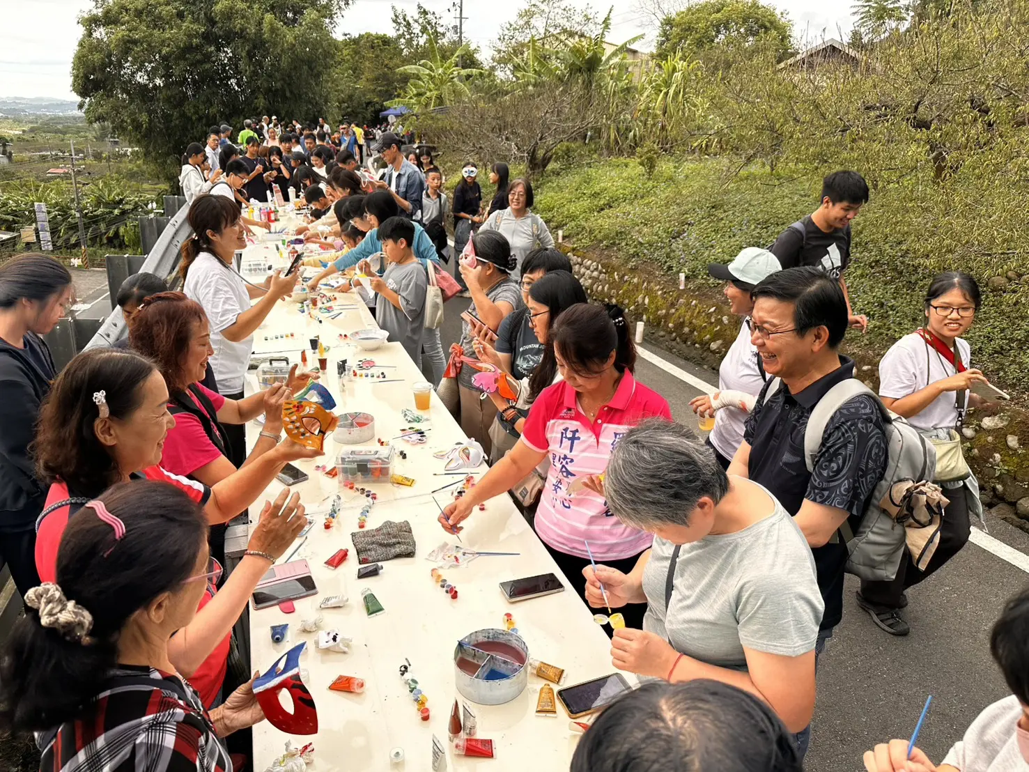四季大神臉譜彩繪活動深受大小朋友喜愛。台中市政府提供