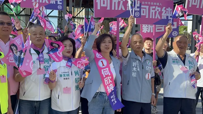 何欣純透露，小時候就知道自己的外婆是客家人，因此自己身上流著四分之一的客家血統。中央社