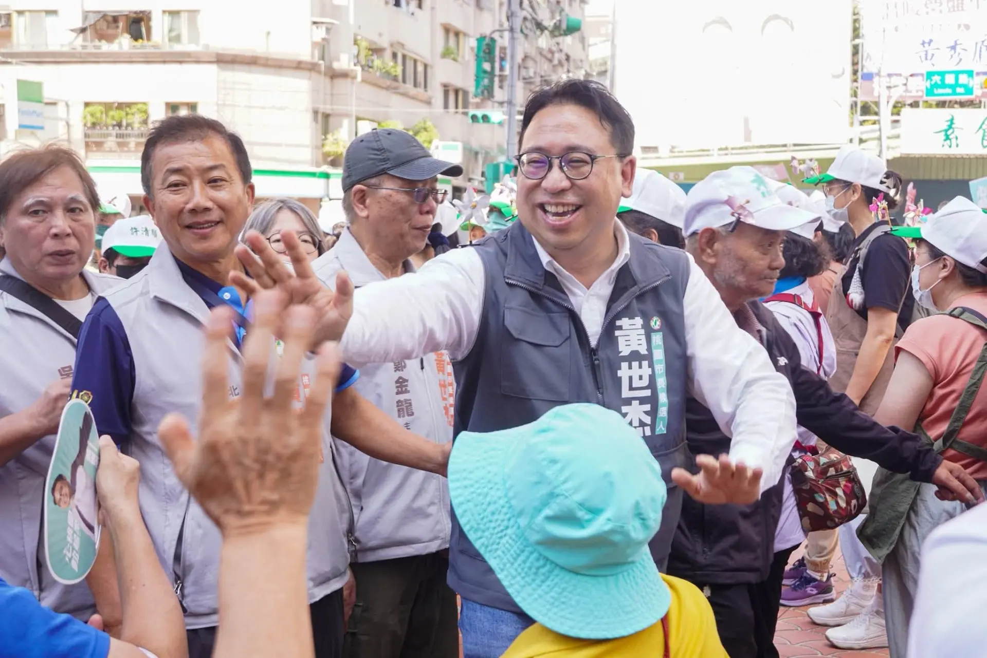 黃世杰表示,自己從小居住在新屋,長大才發現原來自己的童年的生活都是客家的特色。翻攝自黃世杰臉書粉絲專頁