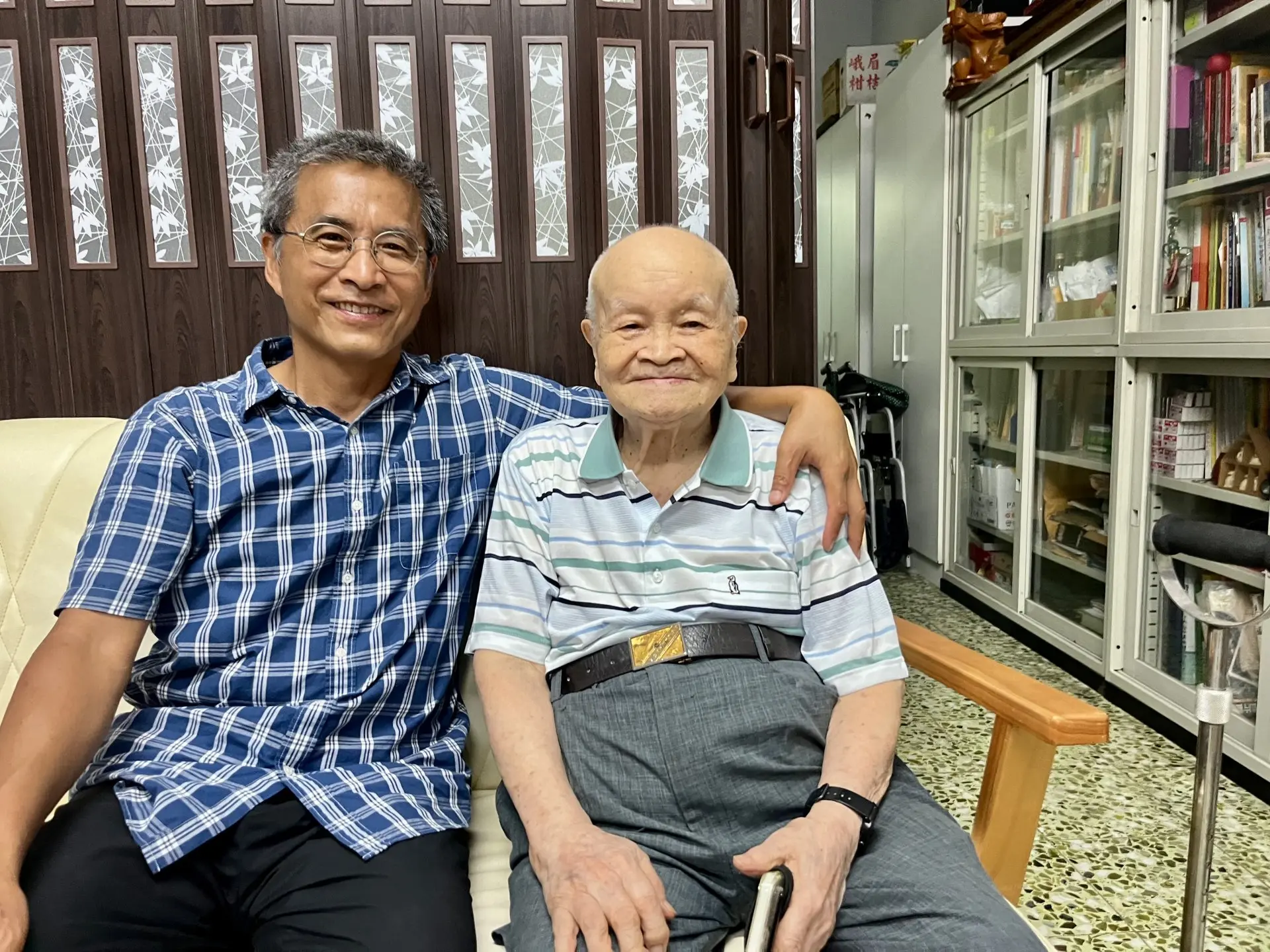 採訪結束後,黃子明學長與李增昌老先生,兩代攝影師惺惺相惜。徐彩雲攝