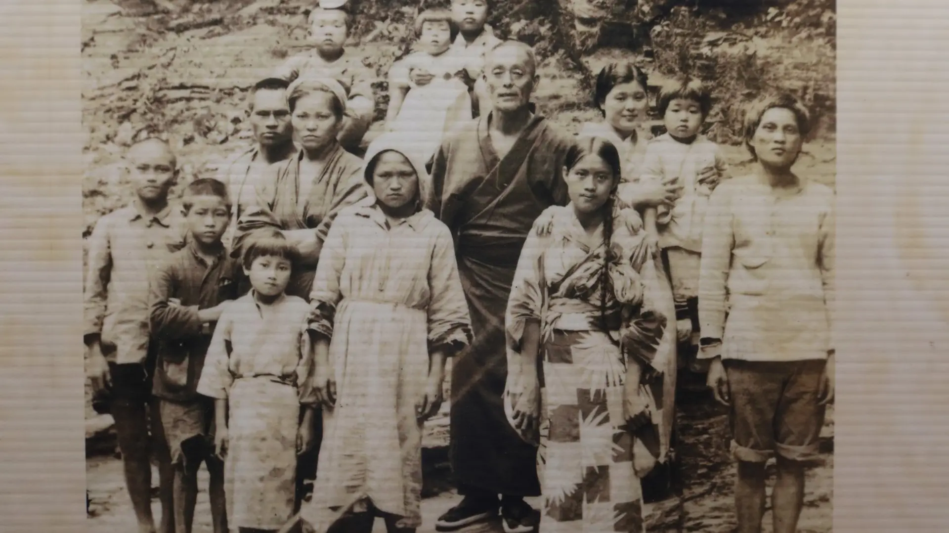 日治時期吉野村的日本移民家族之一。翻攝自吉安慶修院戶外展牆/何來美攝