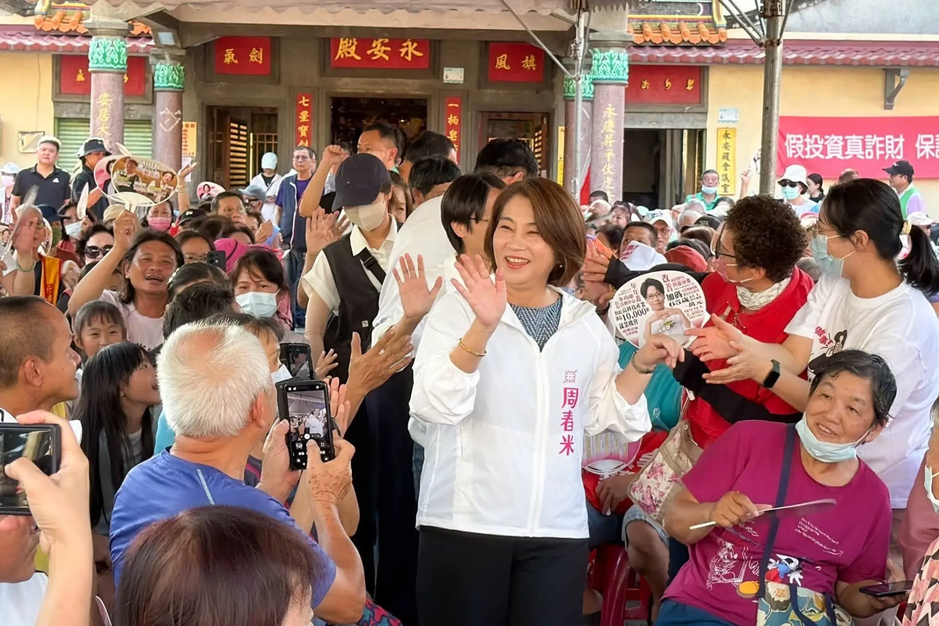 圖為周春米在屏東市舉辦五場廟口開講。資料照，翻攝自周春米臉書