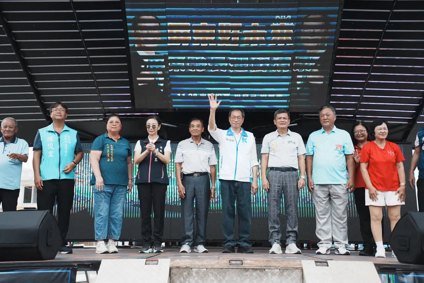 屏東縣長候選人蘇清泉日前到枋寮德興宮廟口開講。資料照,翻攝自蘇清泉臉書